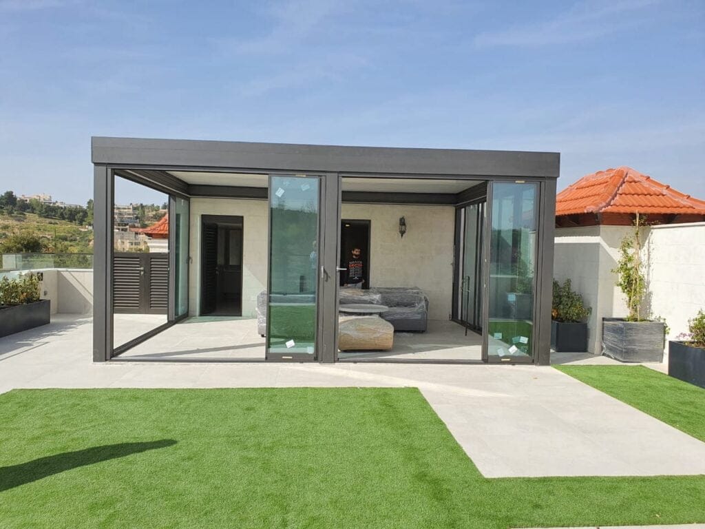 Bioklimatska pergola Venera u dvorištu privatnog objekta