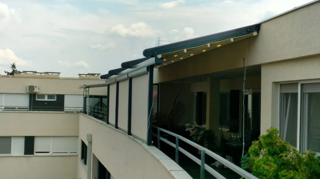 Natkrivanje duge terase uz kuću aluminijskom konstrukcijom